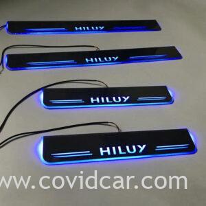 Ốp bậc cửa ngoài có đèn Toyota Hilux