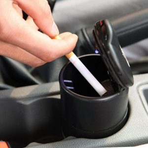Gạt tàn thuốc lá trên ô tô