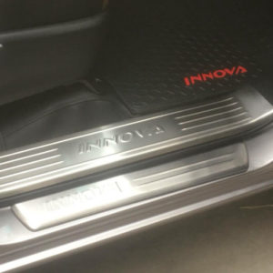 Ốp bậc cửa trong ngoài Toyota Innova 1 Ốp bậc cửa trong ngoài Toyota Innova