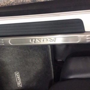 Ốp bậc cửa trong ngoài Toyota Rush 1 Ốp bậc cửa trong ngoài Toyota Rush