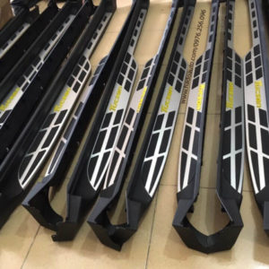 Bậc lên xuống Hyundai Tucson chữ vàng 1 Bậc lên xuống Hyundai Tucson chữ vàng