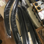 Vè che mưa Ford Everest 2012