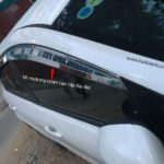 Vè mưa mạ crom Kia Rio